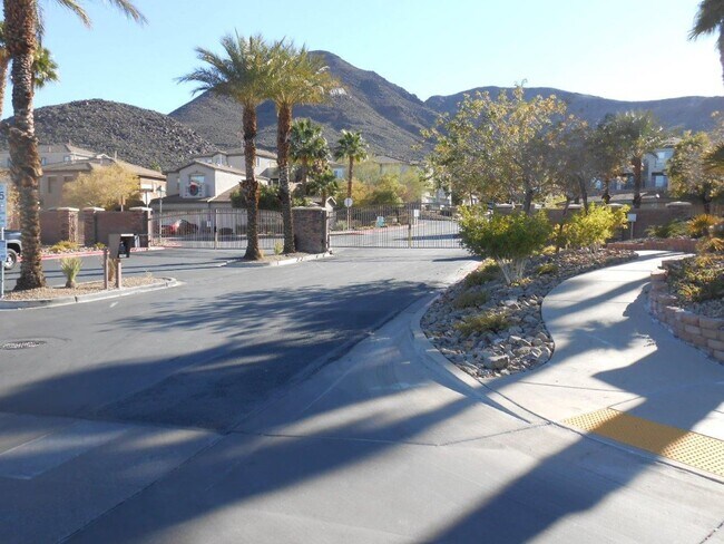 Building Photo - Spacious Home 2 Story Home in Black Mountain