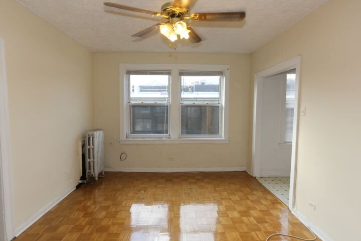 Building Photo - 716 W Belmont Ave