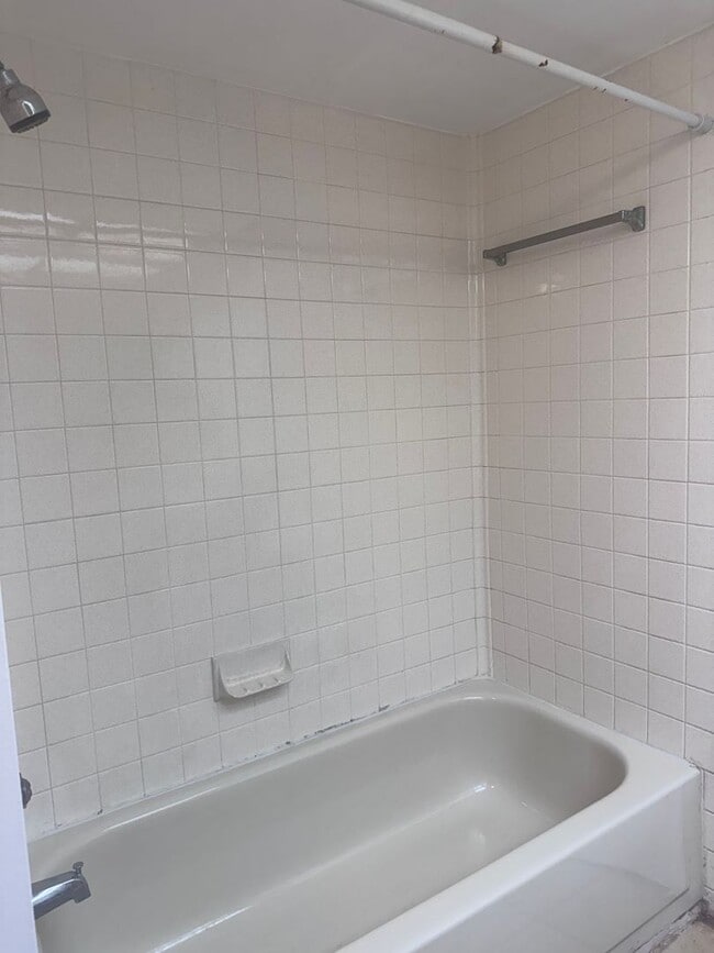Building Photo - Temple Terrace Condo