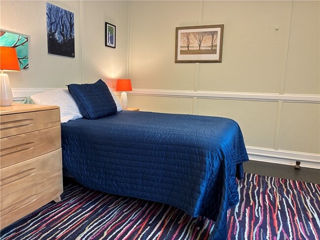 Building Photo - 136 E State St