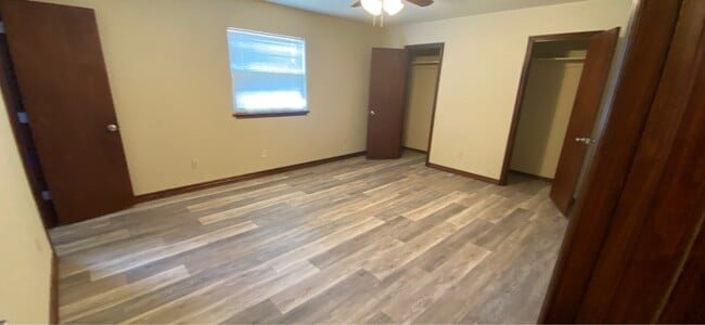 Building Photo - 9521 D J L Dr