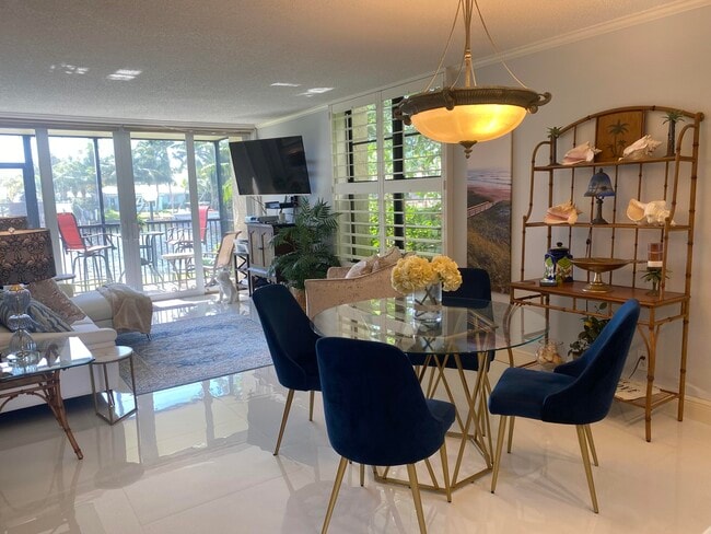 Building Photo - 14 Royal Palm Way