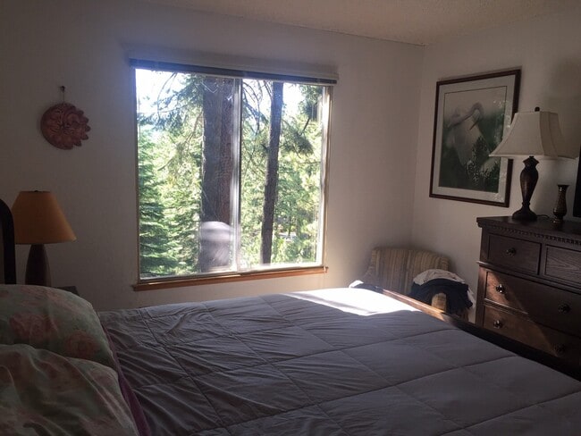 Building Photo - Great Location off Pioneer Trail in South ...