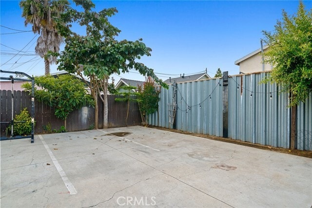 Building Photo - 329 E Lanzit Ave