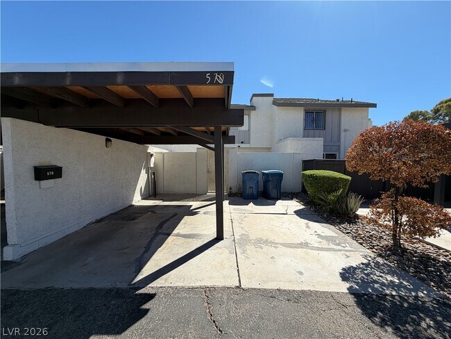 Building Photo - 570 Willow Green Dr