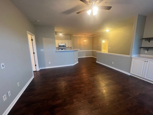 Building Photo - 3 Bedroom 2 Bathroom Condo