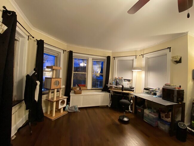 Building Photo - 6356 N Paulina St