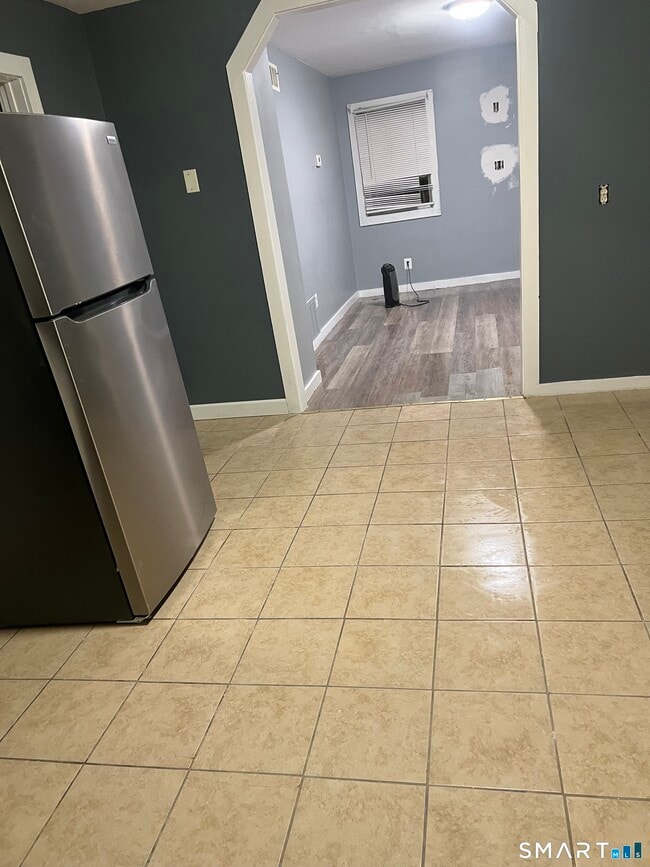 Building Photo - 11 7th St