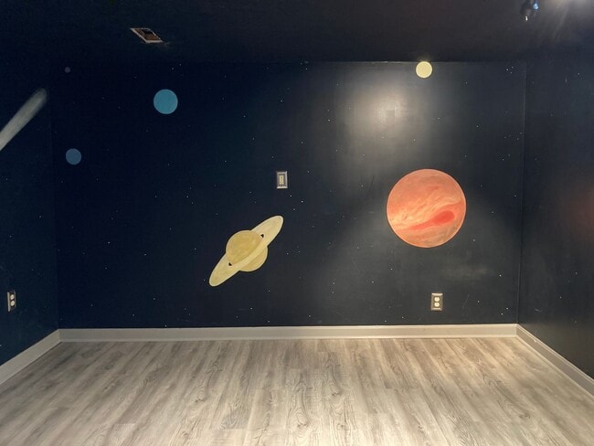 Building Photo - **Backyard offers Country Setting in City Limits**