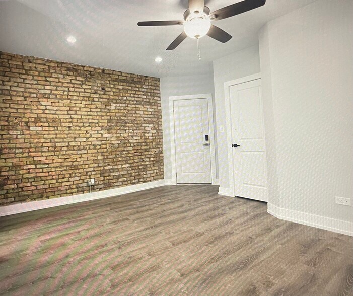 Building Photo - 1651 W Jonquil Ter