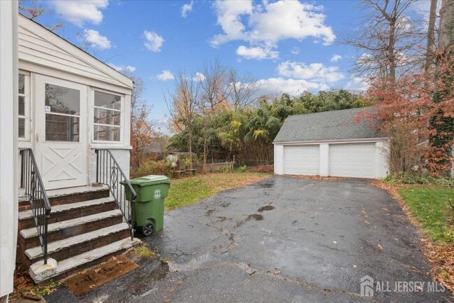 Building Photo - 37 Ireland Ave