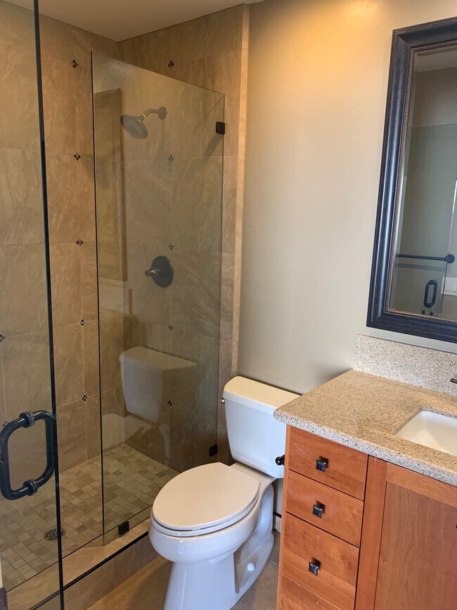 Master bathroom - 6922 Pear Tree Dr