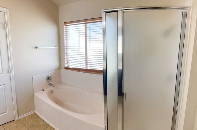 Building Photo - Available NOW!!!! Lovely 2 story home located in  Killeen, minutes from Ft. Cavazos, Hospitals an...