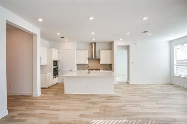 Building Photo - 505 Affazia Ln