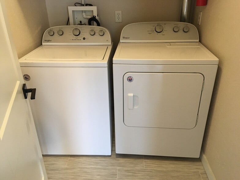 Building Photo - 106 1st Ave NE