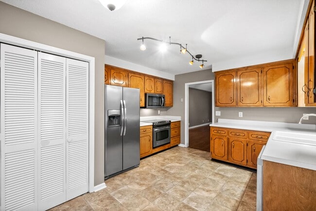 Building Photo - 735 Cayce Dr