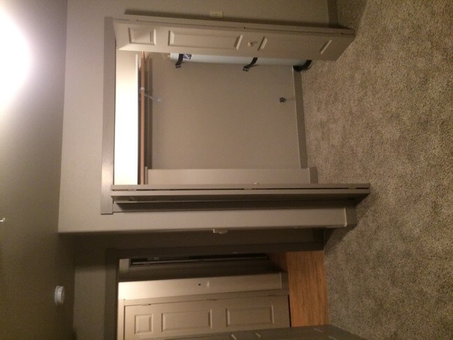 Building Photo - 2121 S 2nd Ave