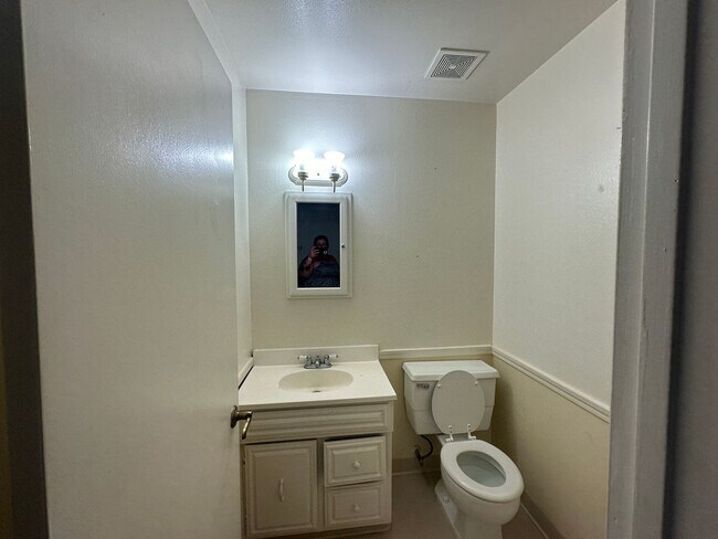 Building Photo - 3333 El Encanto Ct