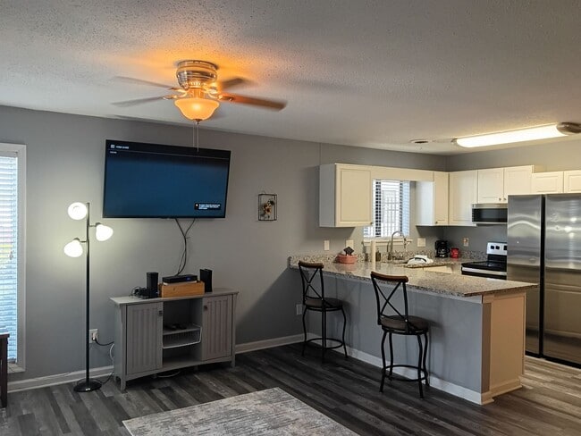 Building Photo - Golf Colony VII