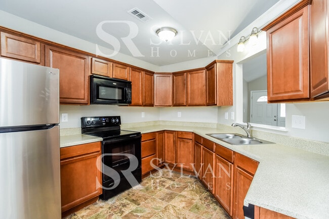 Building Photo - Enjoy living the good life in this 3 bedroom, 2 bathroom home