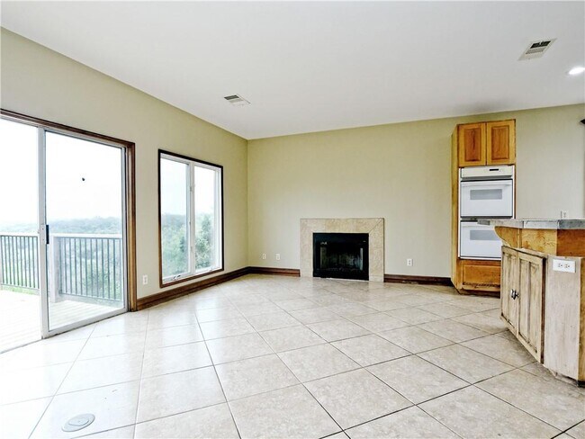 Building Photo - 605 Echo Dr