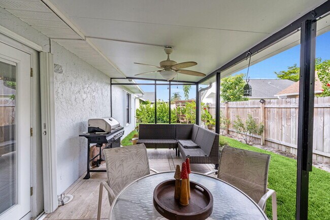 Building Photo - 1599 Bayridge Pl