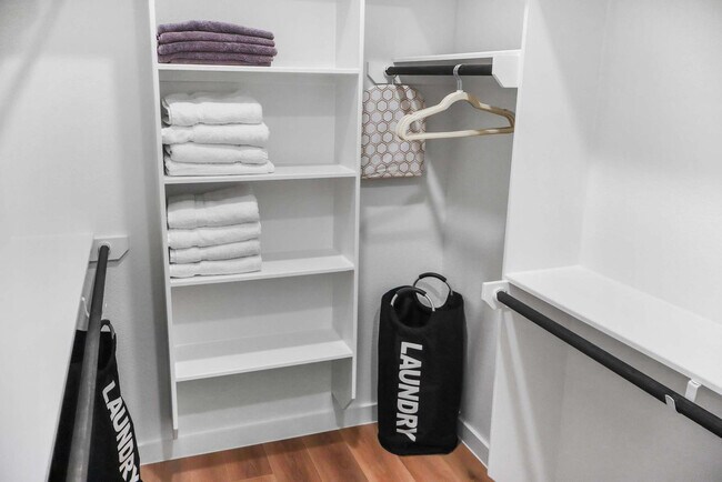 Building Photo - 6740 Peerless St