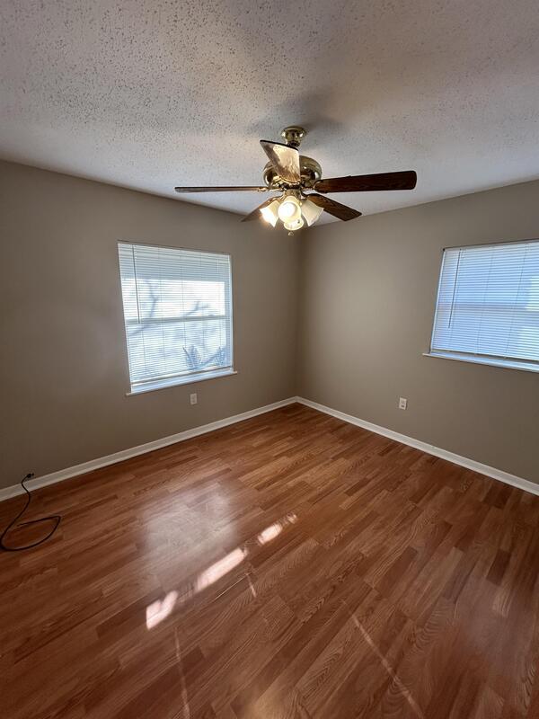 Building Photo - 307 Spring Ln