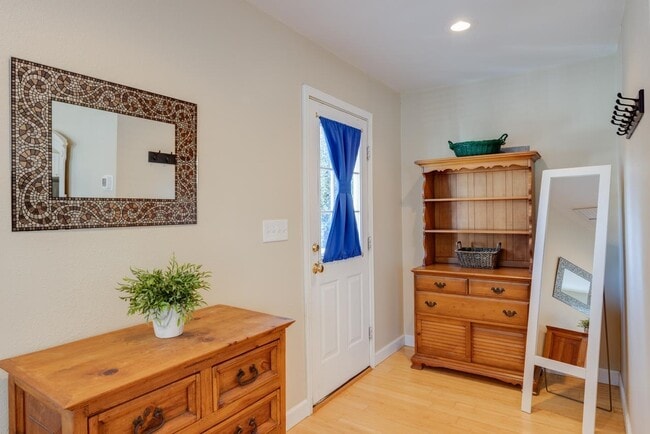 Building Photo - 3789 Overlook Dr