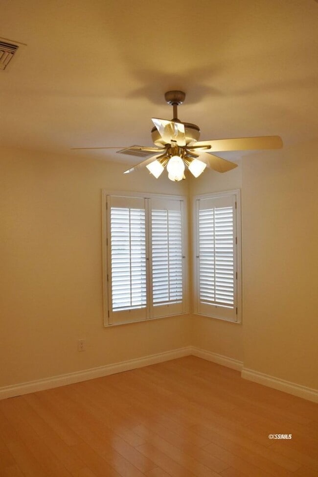 Building Photo - 4 bed 3 bath
