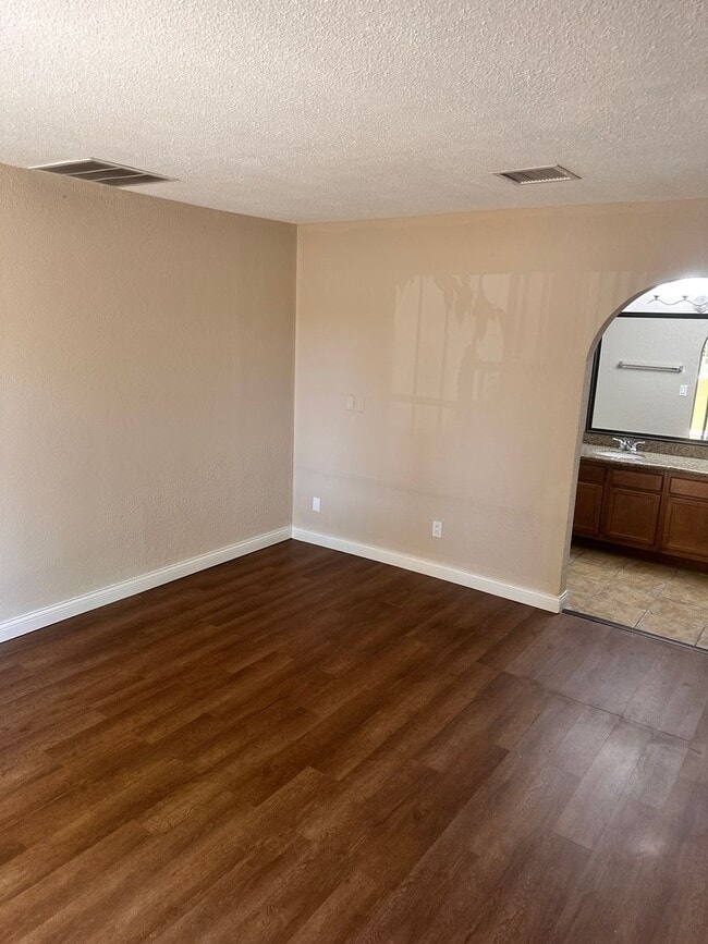 Building Photo - WE PAY REFERRAL