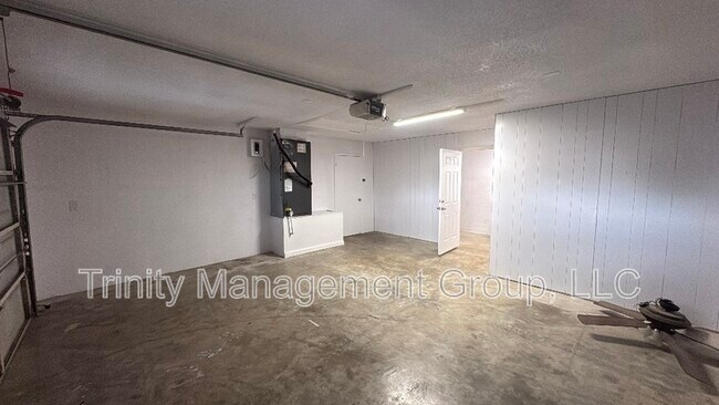 Building Photo - 105 N Edinburgh Dr