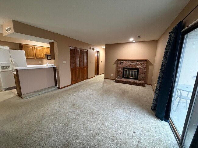 Building Photo - 2009 Waterfront Dr N