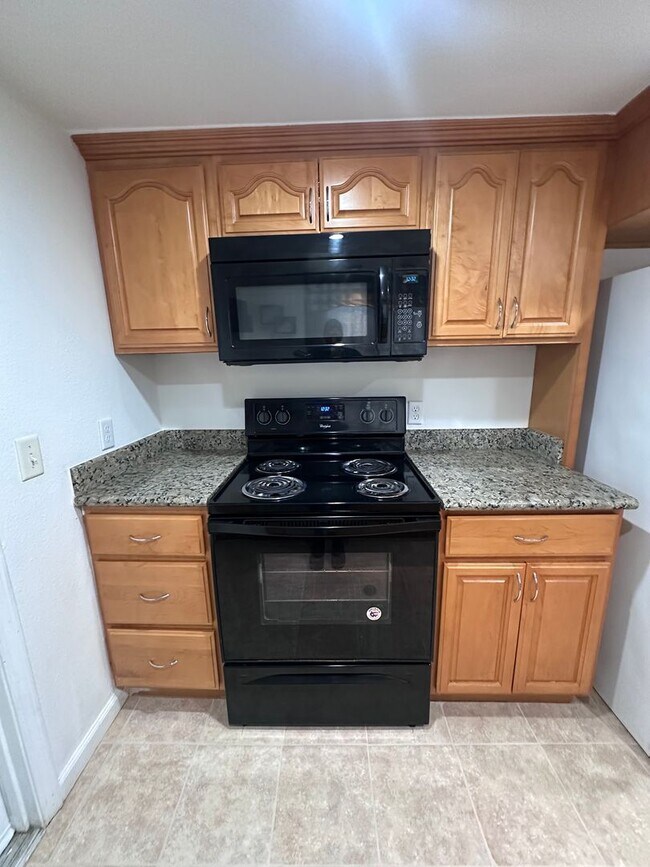 Building Photo - Lemooore home coming soon!