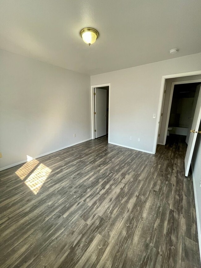 Building Photo - 1606 E Best Ave