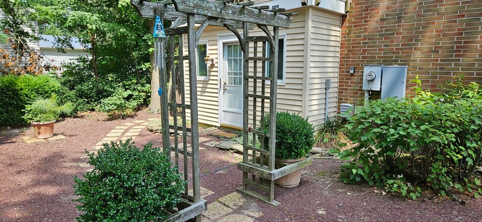 Front Apartment Entry - 26447 Bay Farm Rd