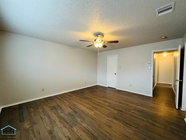 Building Photo - Welcome home to this stunningly spacious 3...