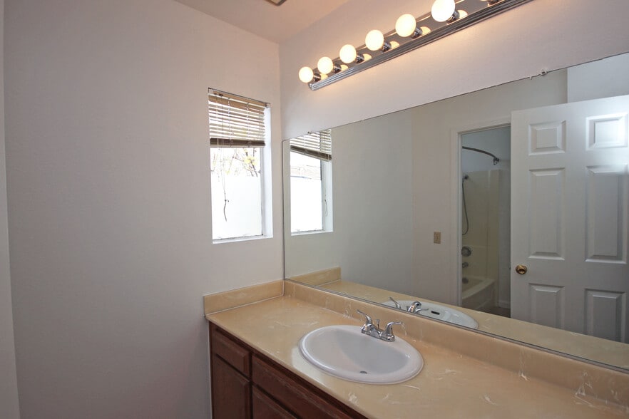 Building Photo - 311 E Glenarm St