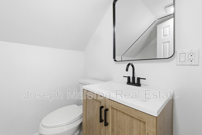 Building Photo - 159 Connecticut Ave