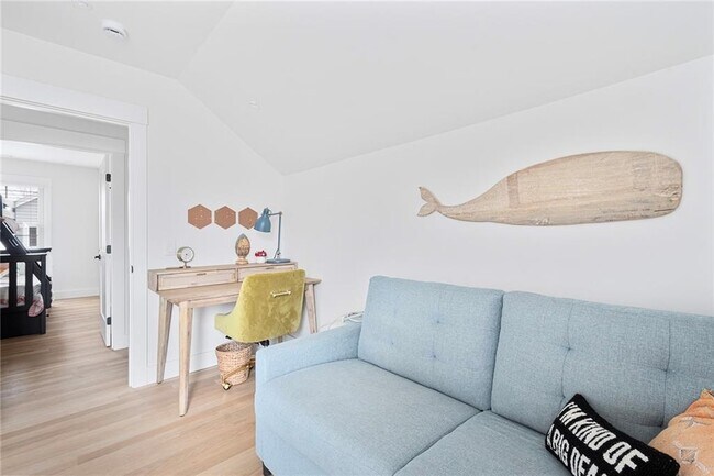 Building Photo - 69 Connection St