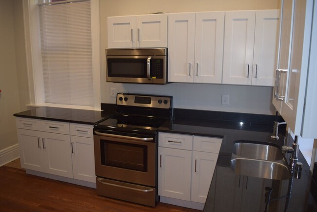 Building Photo - 1131