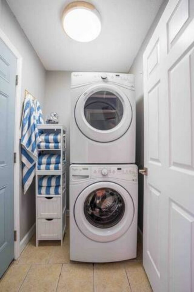 Building Photo - 407 18th St