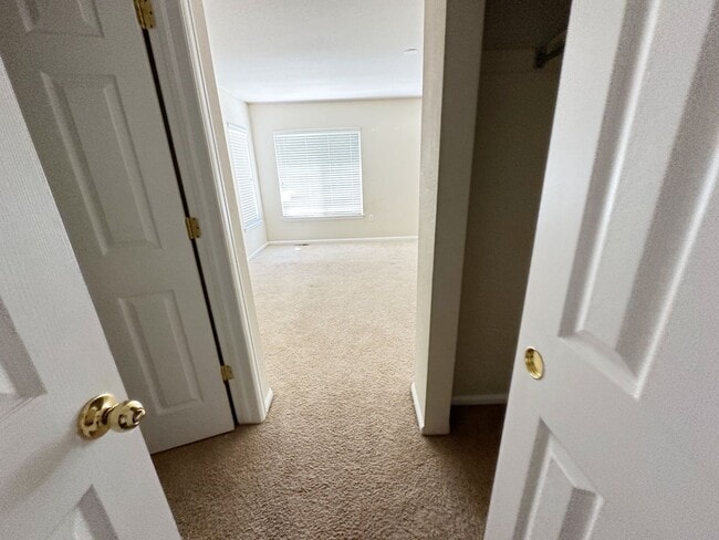 Building Photo - Bright, Spacious 2-Bedroom Home in Aurora with Room to Grow