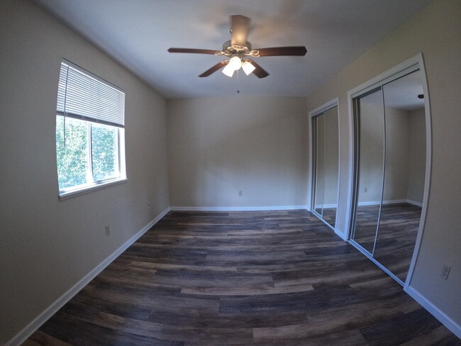 Large Bedroom - 5283 Wyandot St