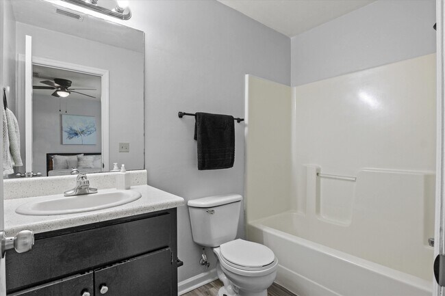 Building Photo - 2114 Main St