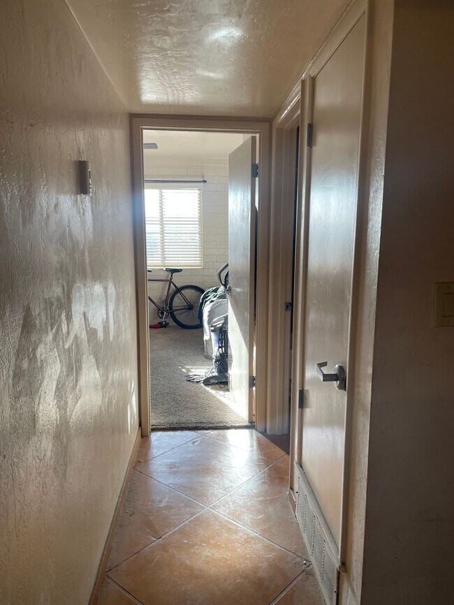 Building Photo - Pre-Leasing for August 1st!! Lovely 3 Bedroom Condo!! Close to the University of Arizona!! Perfec...