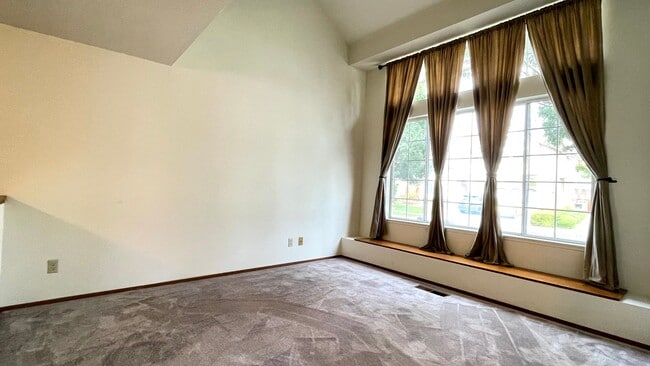 Building Photo - 1124 Calle Almaden