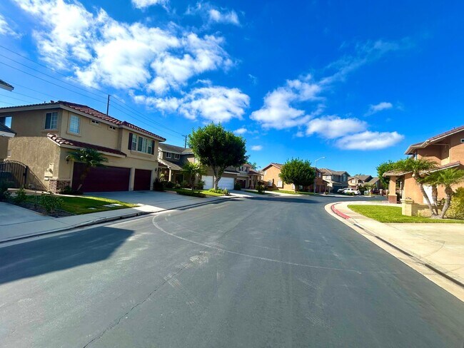 Building Photo - Spacious 4-Bedroom/2.5-Bath Home with Char...