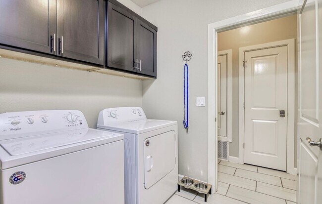 Building Photo - Furnished Eastside Beautiful 3 bed/2 baths...