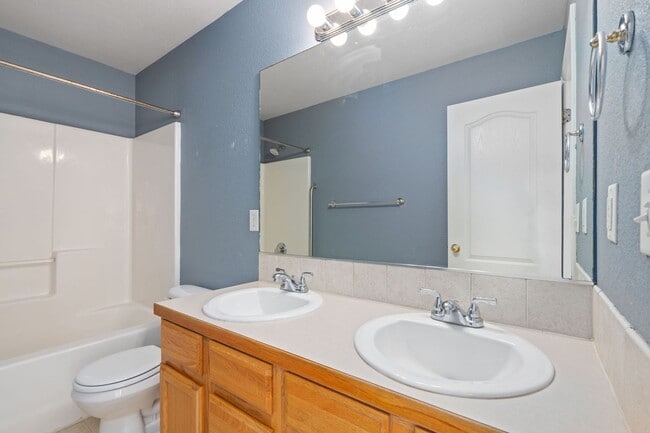 Building Photo - 3 Bedroom, 2 Bath Patio Home Now Available!